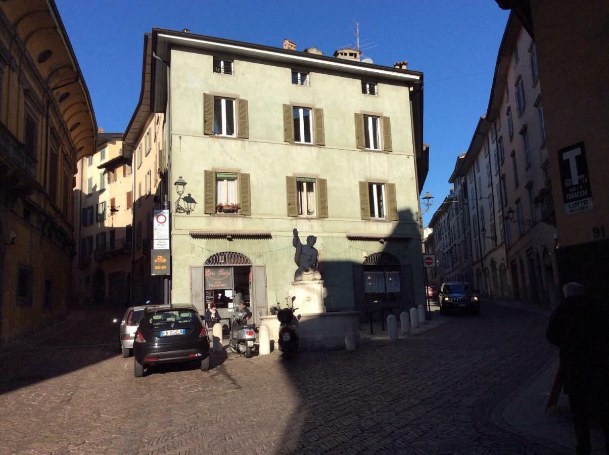 Accademia Deluxe Apartment Bergamo Bagian luar foto