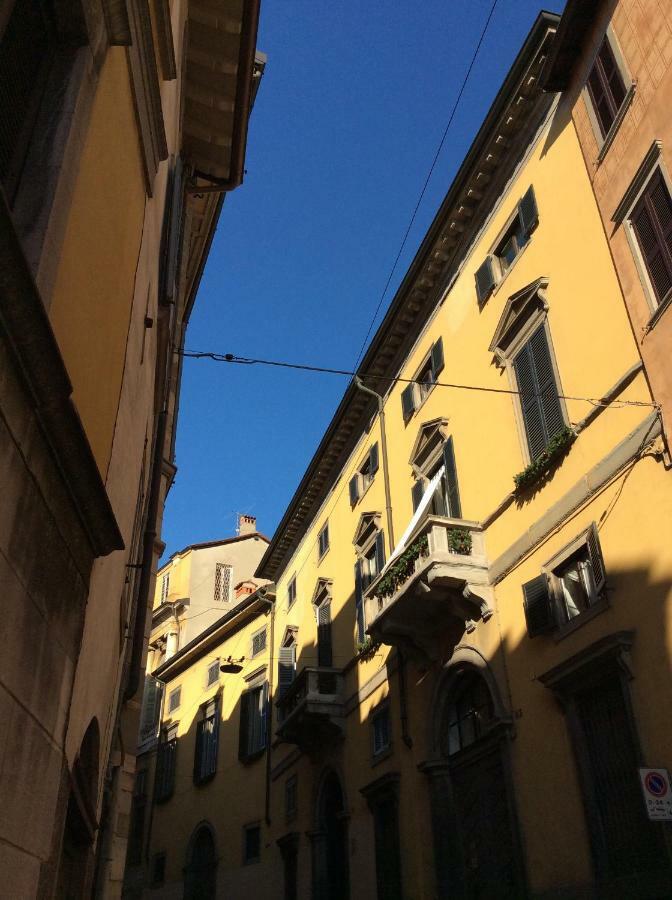 Accademia Deluxe Apartment Bergamo Bagian luar foto